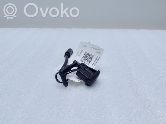 BMW 1 E81 E87 Windshield washer spray nozzle 7110851
