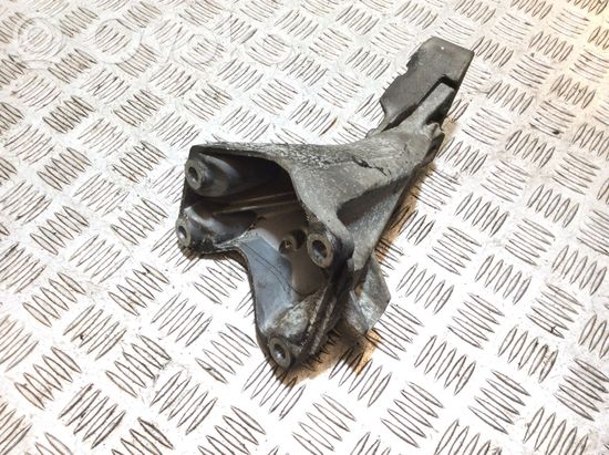 BMW 3 E90 E91 Engine mounting bracket 6781916