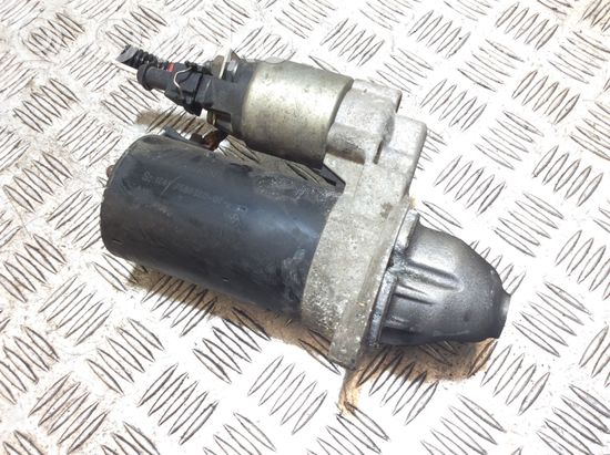 BMW 1 E82 E88 Starter motor 7589350