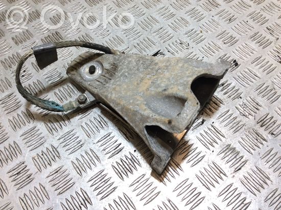 BMW 5 E60 E61 Engine mounting bracket 8770634