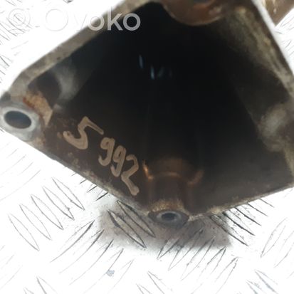 Mercedes-Benz E W211 Engine mount bracket