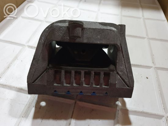 Volkswagen PASSAT B6 Engine mount bracket 1K0199262