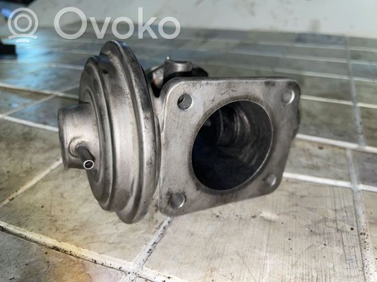 BMW 5 E39 EGR valve 2248717
