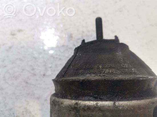 Volkswagen PASSAT B5.5 Engine mount bracket 8D0199379AE