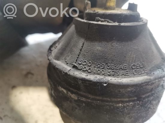 Volkswagen PASSAT B5.5 Engine mount bracket 8D0199382AE