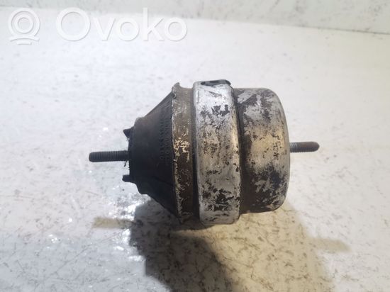Volkswagen PASSAT B5.5 Engine mount bracket 8D0199382AE