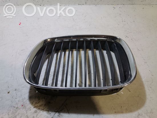 BMW 5 E39 Front grill 8159311