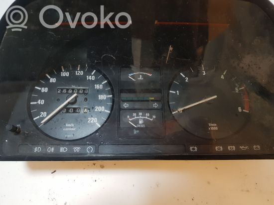 BMW 5 E28 Speedometer (instrument cluster) 1377658