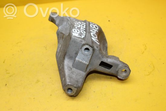 Audi A8 S8 D3 4E Engine mounting bracket 4E0199370T