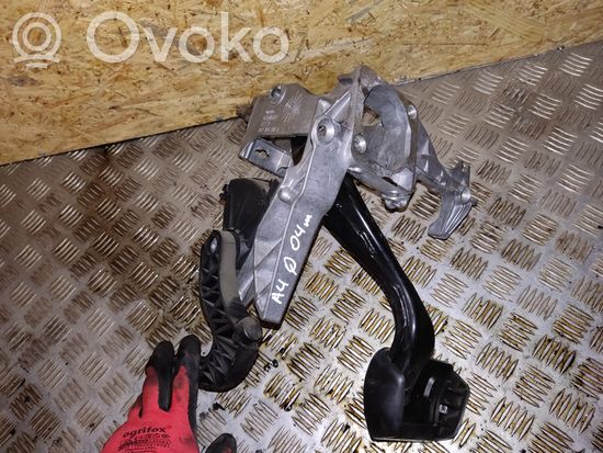 Audi A4 S4 B6 8E 8H Pedal assembly