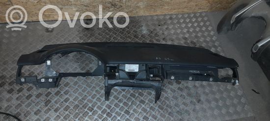 Audi A8 S8 D3 4E Dashboard