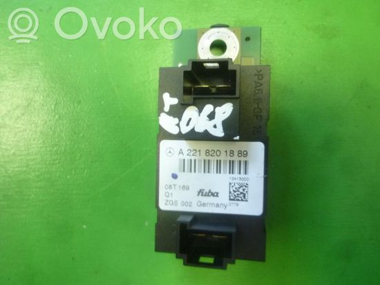 Mercedes-Benz S W221 Aerial antenna amplifier A2218201889 AT068