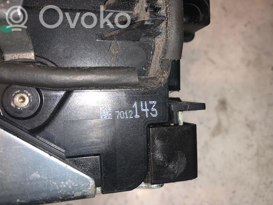 BMW 7 E65 E66 Front door lock 7012143 D40-18