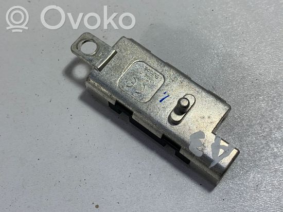 Audi A3 S3 A3 Sportback 8P Aerial antenna amplifier 8P4035225B 7617310109