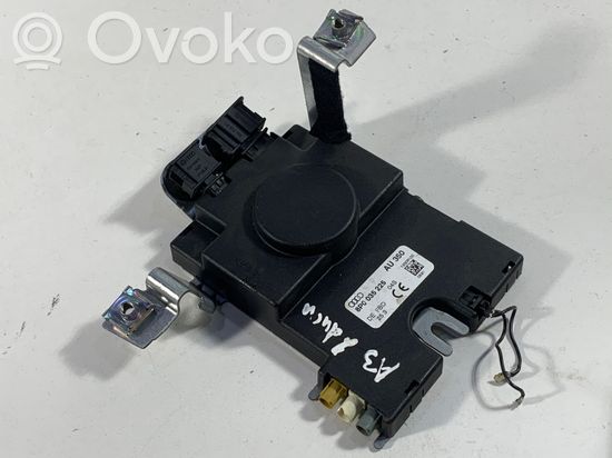 Audi A3 S3 8P Aerial antenna amplifier 8P0035225