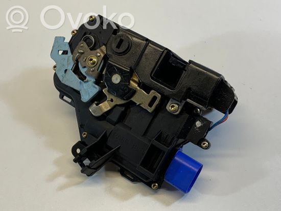 Volkswagen Golf V Rear door lock 7L0839016D