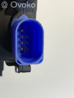 Volkswagen Golf V Rear door lock 7L0839016D