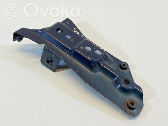 Audi A3 S3 A3 Sportback 8P Fender mounting bracket 8P0821136