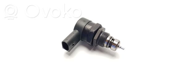 BMW 7 E65 E66 Fuel pressure regulator 0281002738 12509403 VA2401165520