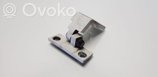 BMW 5 E60 E61 Rear door lower hinge 7068090