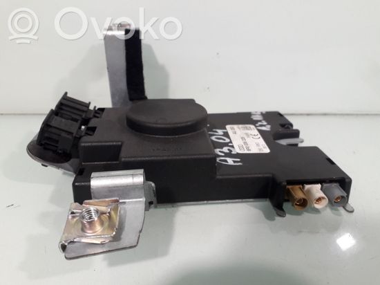 Audi A3 S3 8P Aerial antenna amplifier 8P0035225