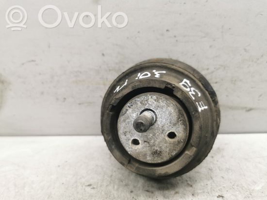 BMW 5 E39 Engine mount bracket 6754608