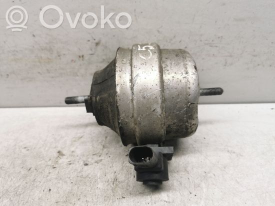 Audi A6 S6 C5 4B Engine mount bracket W17843525