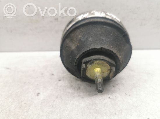 Audi A4 S4 B5 8D Engine mount bracket W1790915