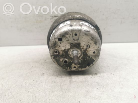 Audi A4 S4 B5 8D Engine mount bracket 8D0199379J