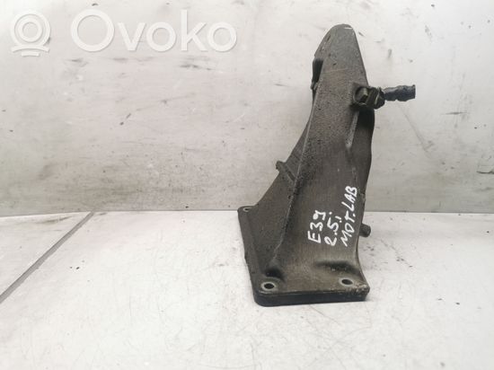 BMW 5 E39 Engine mounting bracket 6752648