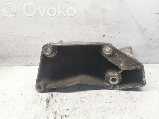 Audi A4 S4 B7 8E 8H Engine mounting bracket 8D0199307P