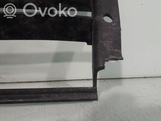 BMW 5 E39 Front bumper lower grill 82356749