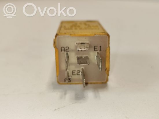 BMW 7 E32 Other relay 1378525 8JA00521900