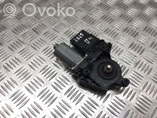 Volkswagen PASSAT B5.5 Rear door window regulator motor 0130821697