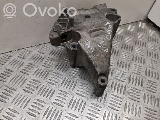 Volkswagen PASSAT B6 Engine mounting bracket 03G199207G