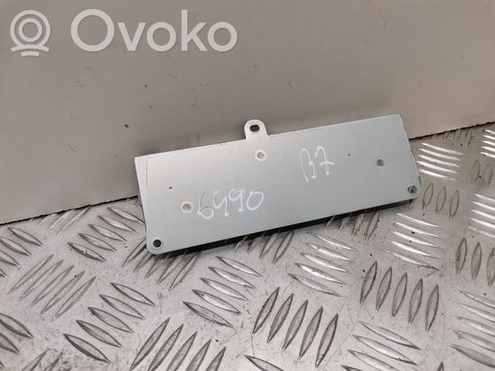 Audi A4 S4 B7 8E 8H Aerial antenna amplifier 8E9035225P