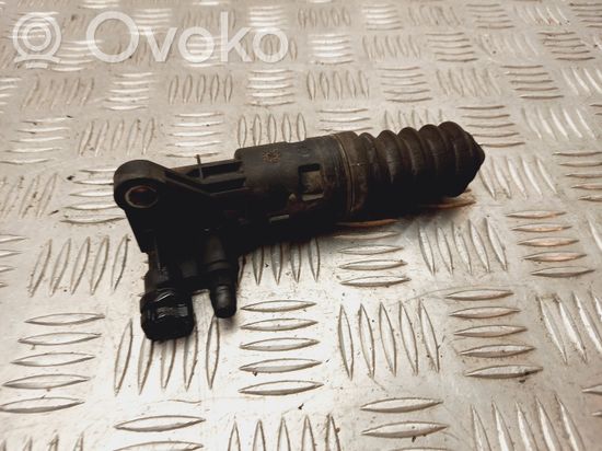 Audi A4 S4 B7 8E 8H Clutch slave cylinder 8E0721257L