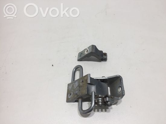 Audi A4 S4 B7 8E 8H Rear door lower hinge 8E0833412