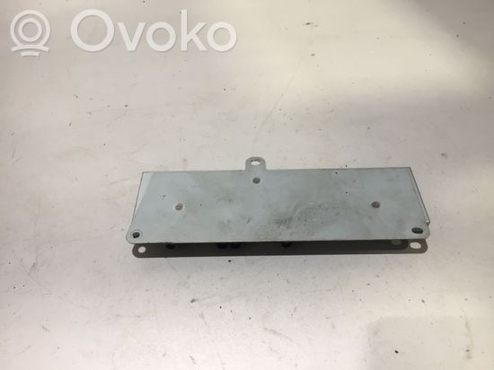 Audi A4 S4 B7 8E 8H Aerial antenna amplifier 8E9035225AF