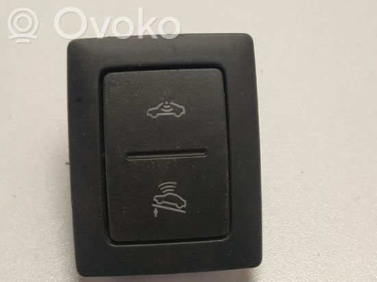 Volkswagen Golf V Central locking switch button BJE
