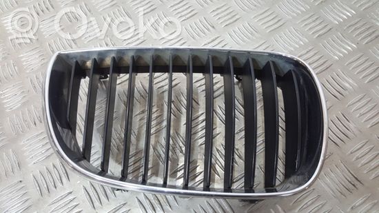 BMW 1 E81 E87 Front bumper upper radiator grill 71286149
