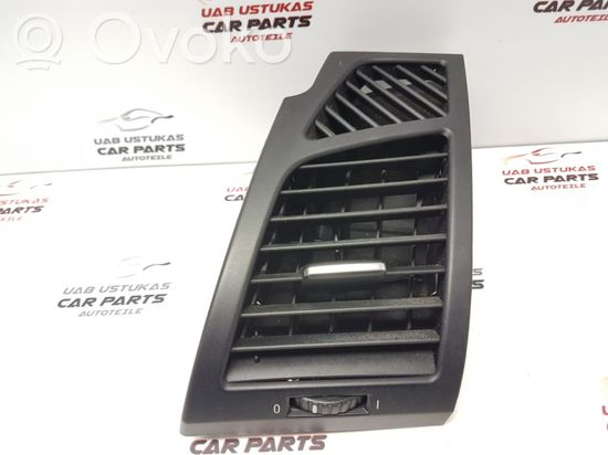 BMW 1 E82 E88 Dashboard air vent grill cover trim 7059187