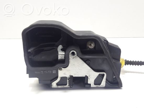 BMW X3 E83 Front door lock 7036168