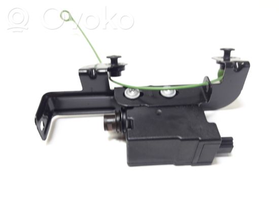 BMW 5 E60 E61 Fuel tank cap lock 8377415