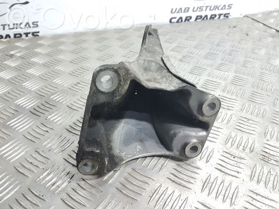 BMW 5 E60 E61 Engine mounting bracket 6777056