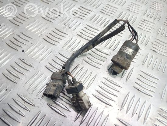 BMW 5 E34 Air conditioning (A/C) pressure sensor 8390536