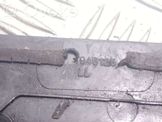 BMW 5 E34 Wiper trim 1946125