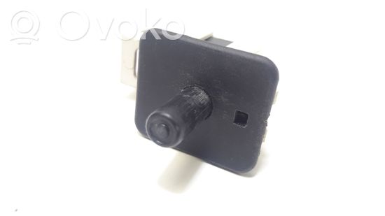 Mercedes-Benz E W211 Front door sensor 2028209410