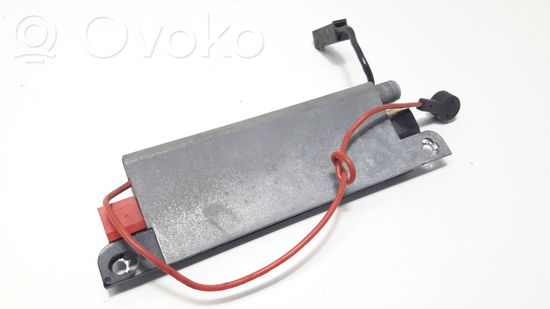 Audi A4 S4 B5 8D Aerial antenna amplifier 8D5035225