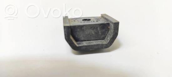 Audi 80 90 B2 Front bumper mounting bracket 443807133